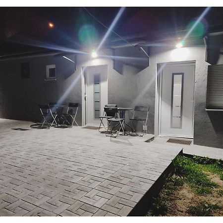 Apartmani Domo Sd 斯梅代雷沃 外观 照片